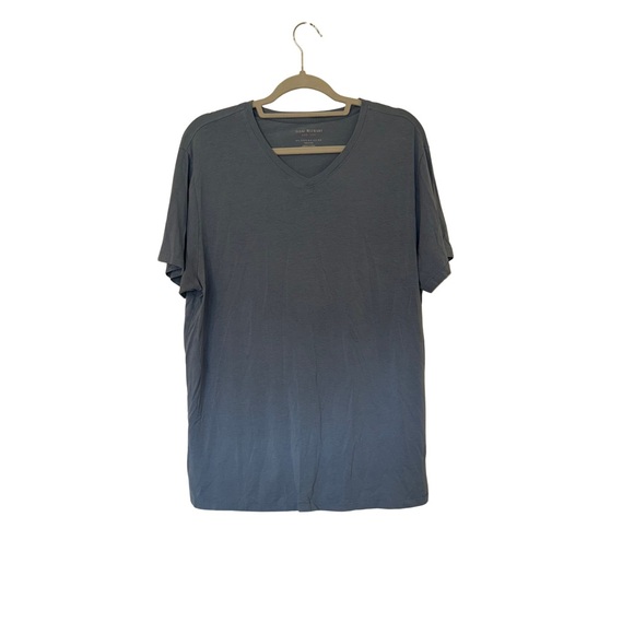 Isaac Mizrahi Women's Blue V-Neck Tee - Picture 1 of 3